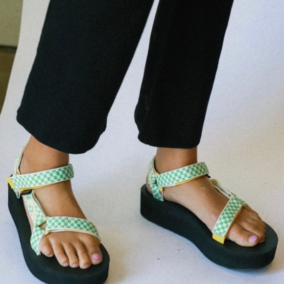 🆕Teva Picnic Slice Yarrow Flatform Universal Sandal Green Lemon sz 8 - Picture 1 of 12
